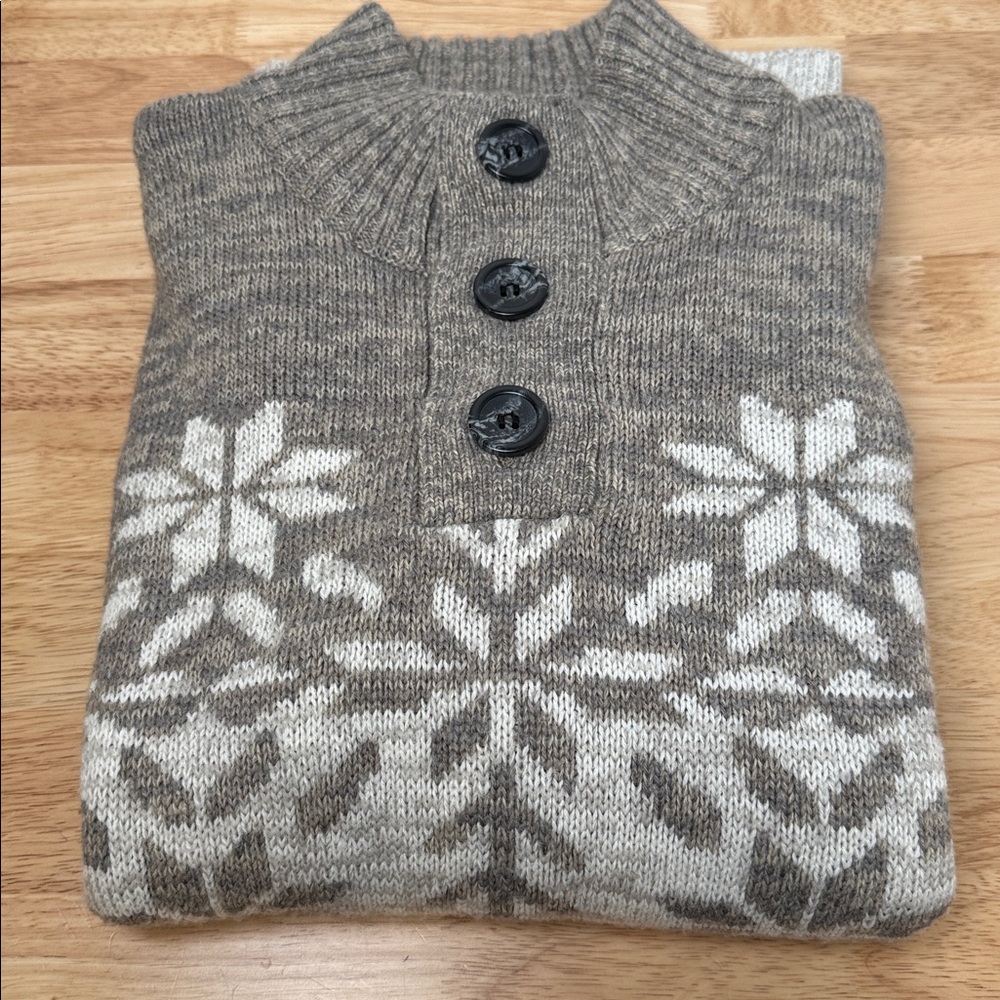 Men’s amongst others Snowflake Sweater with Button Collar